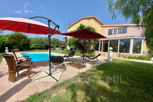 Villa en La Colle-sur-Loup, Alpes Marítimos