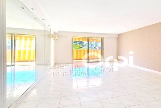 Apartment / Etagenwohnung in Juan-les-Pins, Alpes-Maritimes
