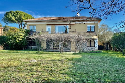 Villa in Roquefort-les-Pins, Alpes-Maritimes