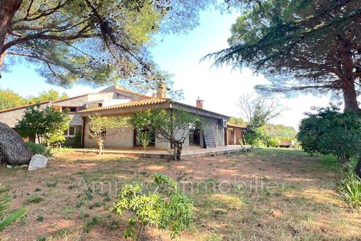 Вилла, Elne, Pyrénées-Orientales