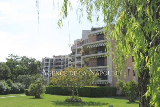 Apartamento - Mandelieu-la-Napoule, Alpes Marítimos