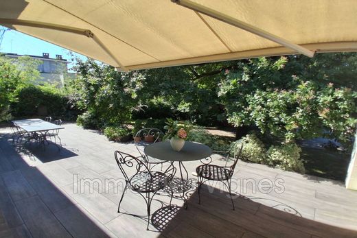 Villa in Ambarès-et-Lagrave, Gironde