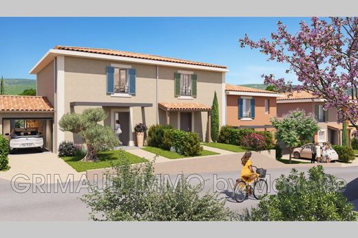 Willa w Cogolin, Var