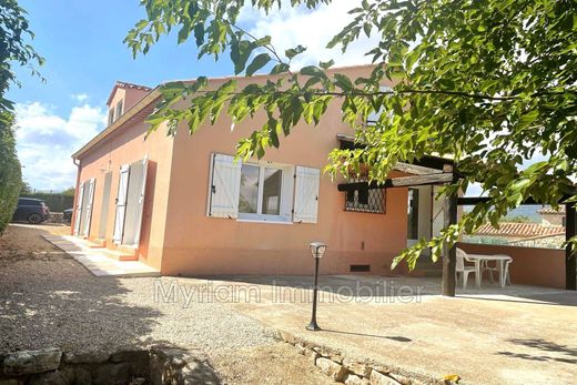 Villa in Saint-Cézaire-sur-Siagne, Alpes-Maritimes