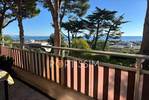 Apartment / Etagenwohnung in Villeneuve-Loubet, Alpes-Maritimes