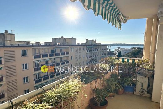 Apartment / Etagenwohnung in Cannes, Alpes-Maritimes