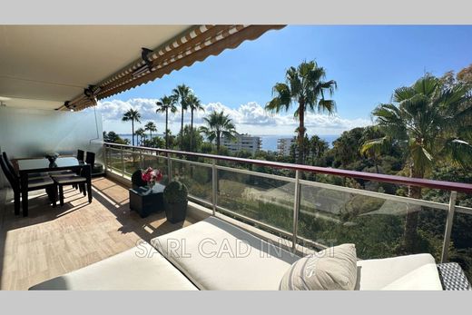 Apartment / Etagenwohnung in Vallauris, Alpes-Maritimes