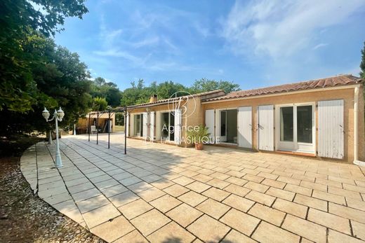 Βίλα σε Saint-Maximin-la-Sainte-Baume, Var