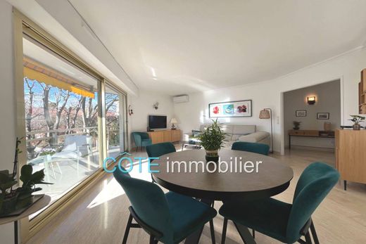 Apartment / Etagenwohnung in Antibes, Alpes-Maritimes