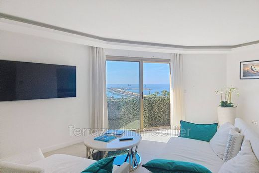 Apartment / Etagenwohnung in Cannes, Alpes-Maritimes