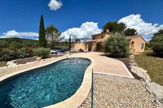 Villa in Saint-Maximin-la-Sainte-Baume, Var