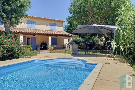 Villa in Eyguières, Bouches-du-Rhône