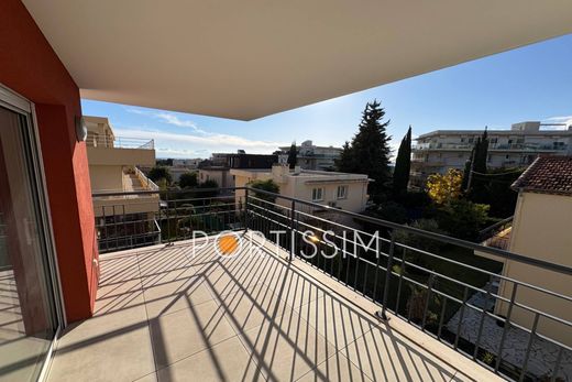 Piso / Apartamento en Saint-Laurent-du-Var, Alpes Marítimos