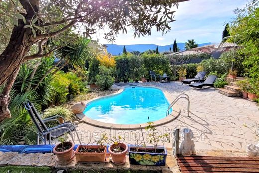 빌라 / Cogolin, Var