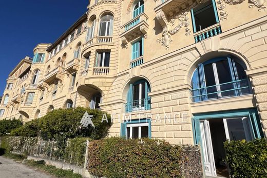 Apartment / Etagenwohnung in Beausoleil, Alpes-Maritimes