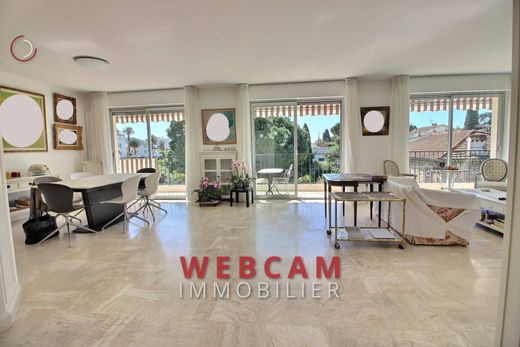 Apartment / Etagenwohnung in Cannes, Alpes-Maritimes