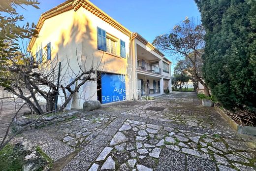 Villa in Saint-Maximin-la-Sainte-Baume, Var