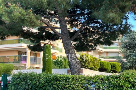 Apartment in Saint-Laurent-du-Var, Alpes-Maritimes