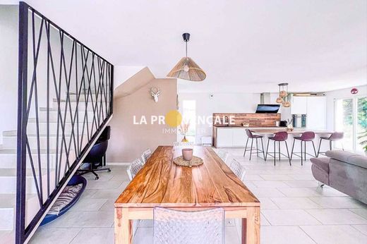 Villa Gréasque, Bouches-du-Rhône