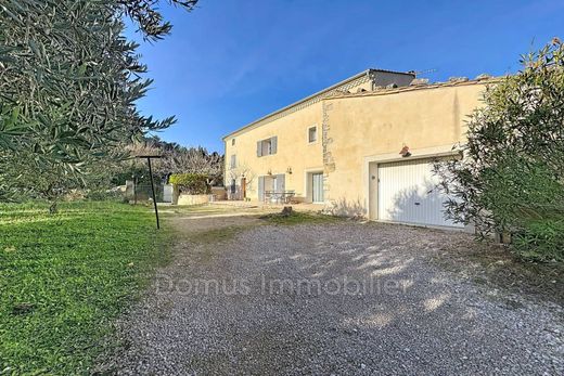 Willa w Pernes-les-Fontaines, Vaucluse