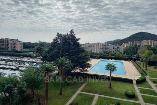 Квартира, Mandelieu-la-Napoule, Alpes-Maritimes