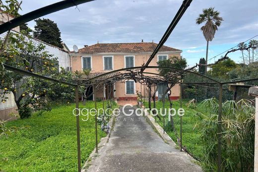 Cap d'Antibes, Alpes-Maritimesのヴィラ