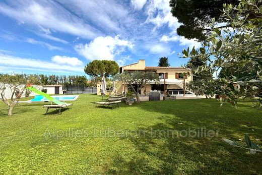 Villa in Plan-d'Orgon, Bouches-du-Rhône