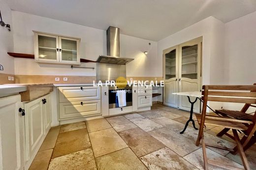 Villa in La Destrousse, Bouches-du-Rhône