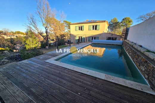 Villa in Saint-Maximin-la-Sainte-Baume, Var