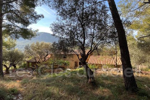 Villa in Le Revest-les-Eaux, Var