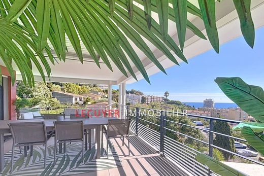 Apartment / Etagenwohnung in Cannes, Alpes-Maritimes