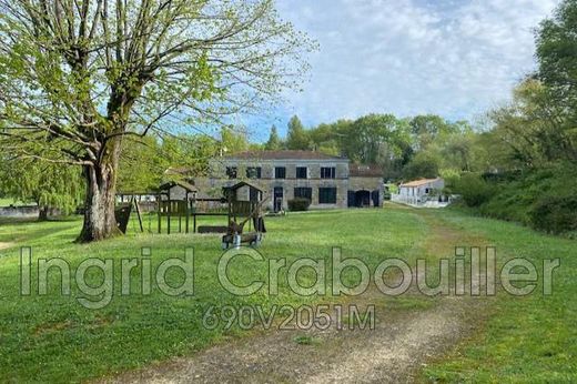 Villa in La Gripperie-Saint-Symphorien, Charente-Maritime
