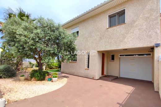 Villa in Latour-Bas-Elne, Pyrénées-Orientales