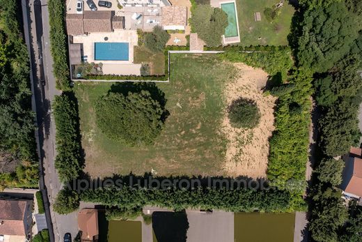 Saint-Rémy-de-Provence, Bouches-du-Rhôneの土地