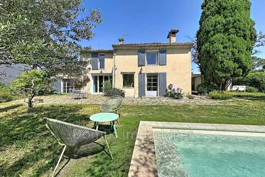 Вилла, Châteauneuf-de-Gadagne, Vaucluse
