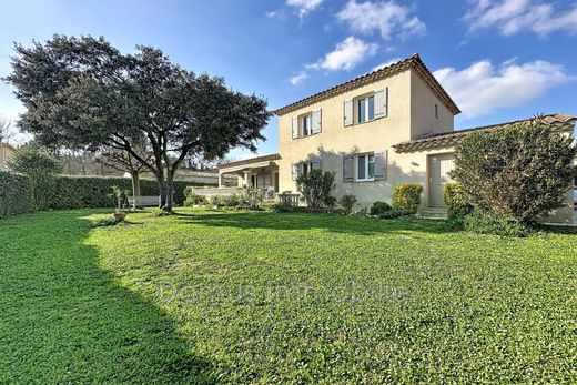 Villa in Châteauneuf-de-Gadagne, Vaucluse
