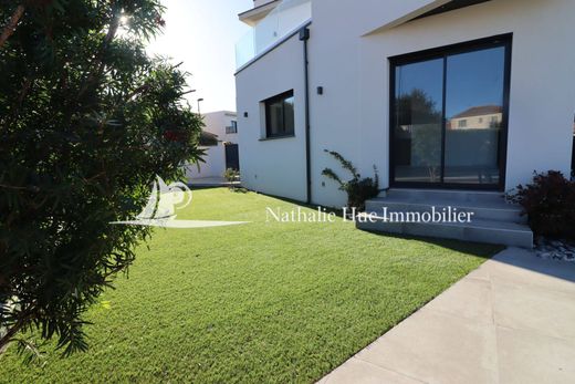 Villa in Saint-Cyprien, Pyrénées-Orientales