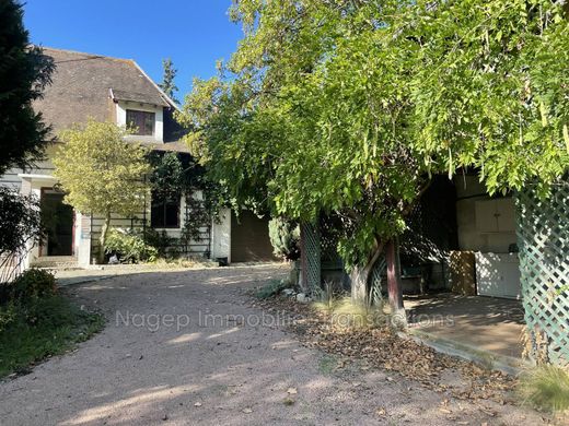 Villa in Bellerive-sur-Allier, Allier