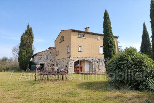 Villa in Villeneuve-de-Berg, Ardèche
