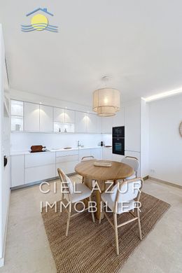 Apartment / Etagenwohnung in Cannes, Alpes-Maritimes