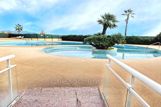 Apartment / Etagenwohnung in Villeneuve-Loubet, Alpes-Maritimes