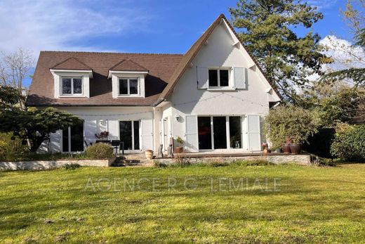 Villa in Maisons-Laffitte, Yvelines