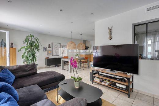 Villa a Aubagne, Bocche del Rodano