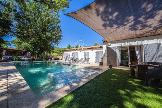 Villa in Saint-Maximin-la-Sainte-Baume, Var