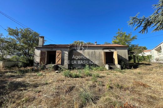Villa a Saint-Maximin-la-Sainte-Baume, Var