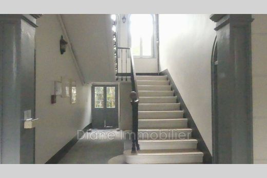Apartment / Etagenwohnung in Nîmes, Gard