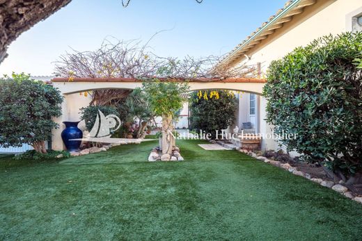 Villa in Saint-Cyprien, Pyrénées-Orientales