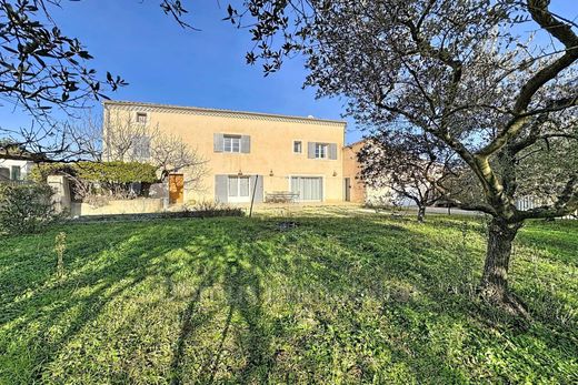 Villa in Pernes-les-Fontaines, Vaucluse