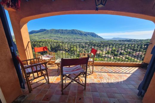 Villa in Le Revest-les-Eaux, Var