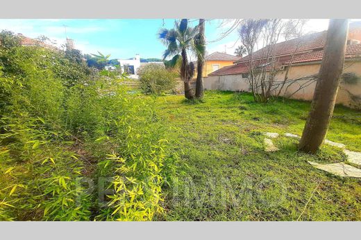 ‏קרקע ב  קארי-לה-רואה, Bouches-du-Rhône